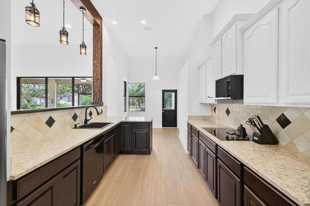 待售: $669,999 (4 贝兹, 2 浴室, 2228 平方英尺)