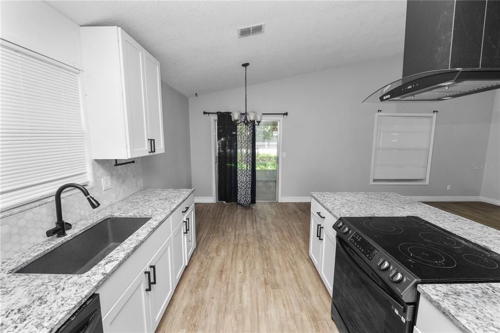 Activo con contrato: $250,000 (4 camas, 2 baños, 1253 Pies cuadrados)