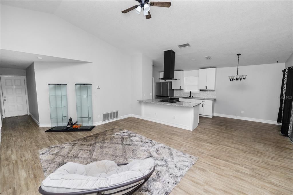 Activo con contrato: $250,000 (4 camas, 2 baños, 1253 Pies cuadrados)