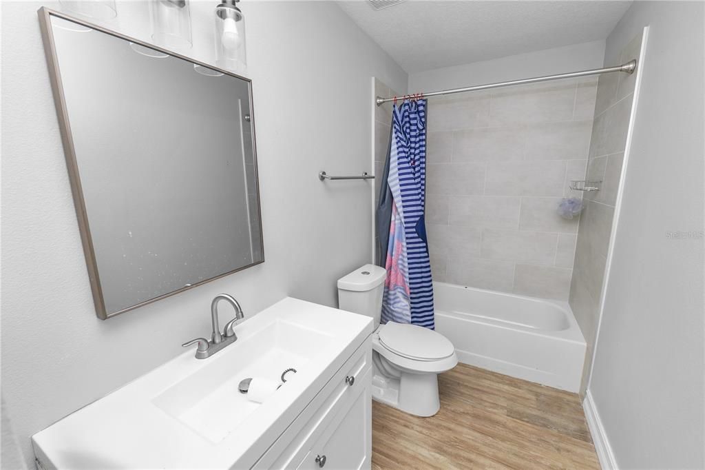 Activo con contrato: $250,000 (4 camas, 2 baños, 1253 Pies cuadrados)