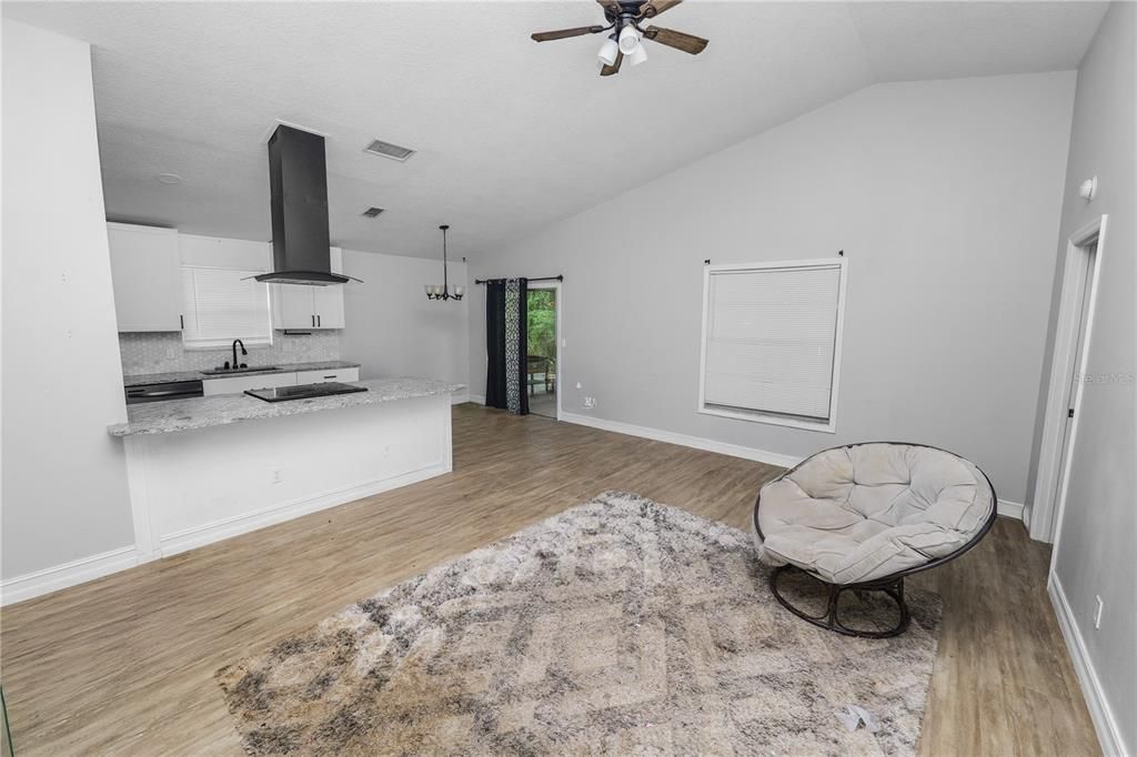 Activo con contrato: $250,000 (4 camas, 2 baños, 1253 Pies cuadrados)