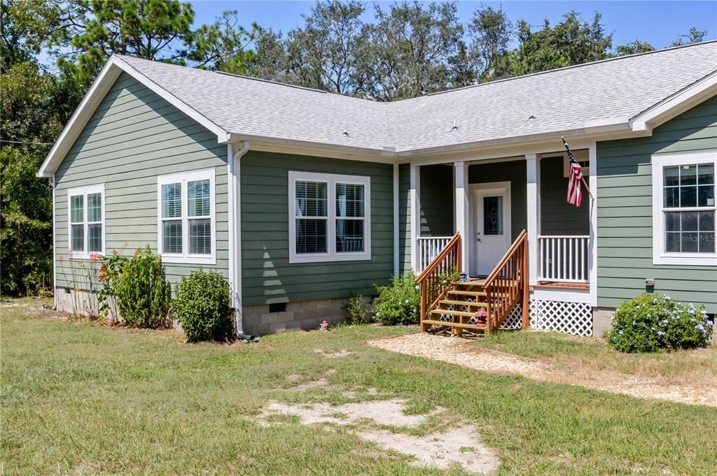 合同活跃: $425,000 (4 贝兹, 3 浴室, 2192 平方英尺)