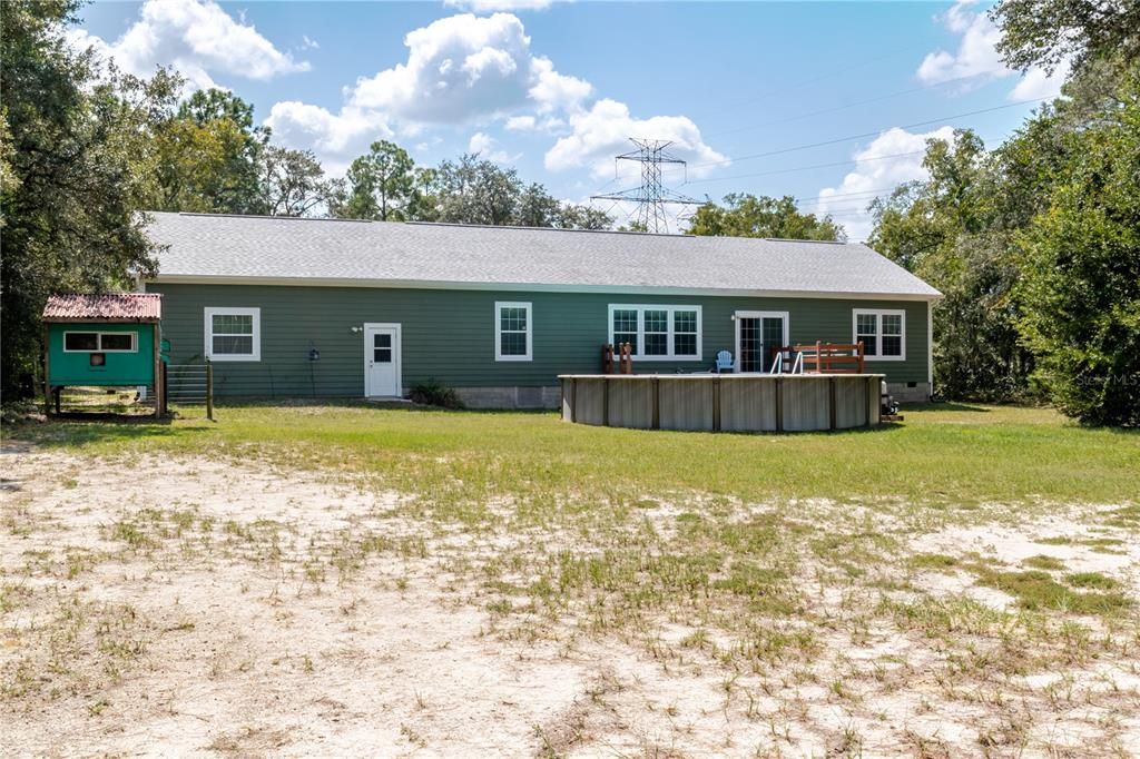 合同活跃: $425,000 (4 贝兹, 3 浴室, 2192 平方英尺)