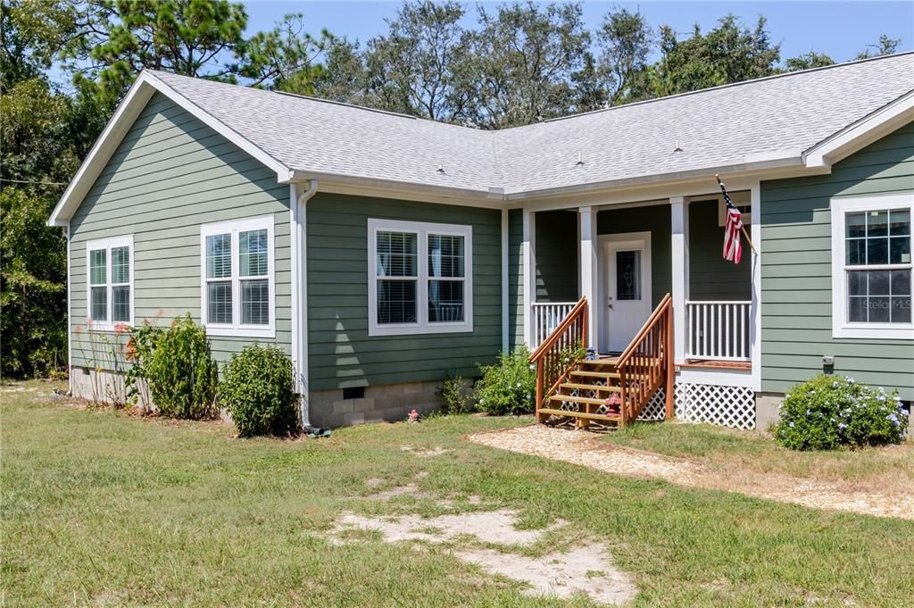 合同活跃: $425,000 (4 贝兹, 3 浴室, 2192 平方英尺)