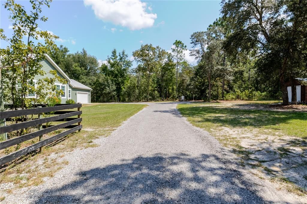 合同活跃: $425,000 (4 贝兹, 3 浴室, 2192 平方英尺)