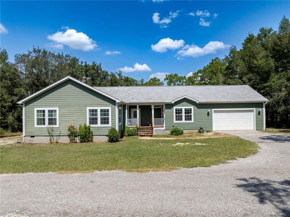 合同活跃: $425,000 (4 贝兹, 3 浴室, 2192 平方英尺)