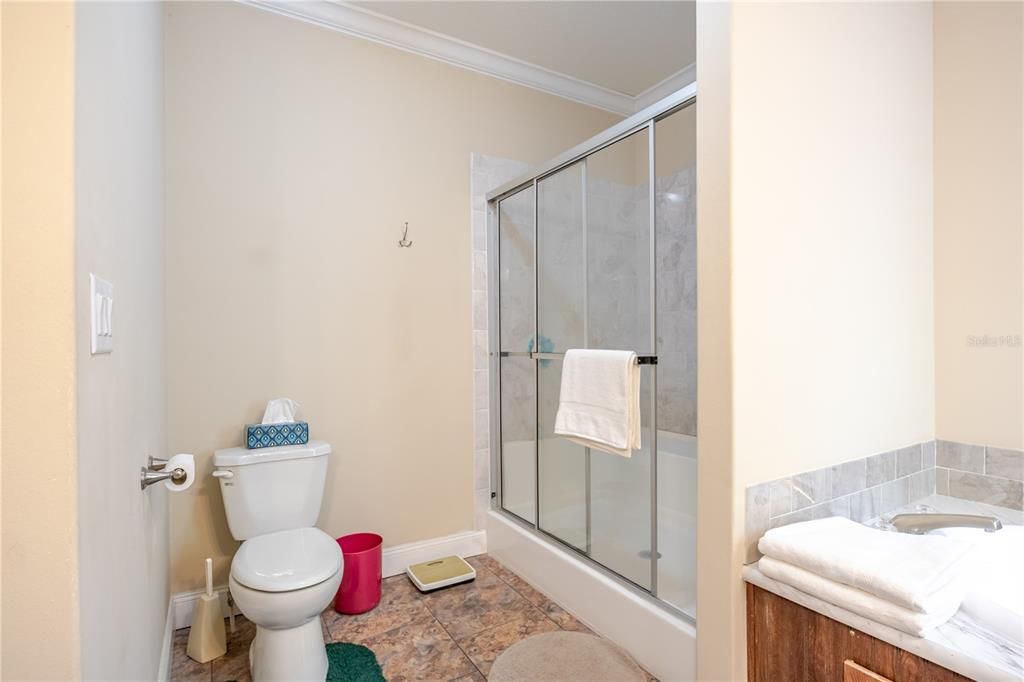 合同活跃: $425,000 (4 贝兹, 3 浴室, 2192 平方英尺)