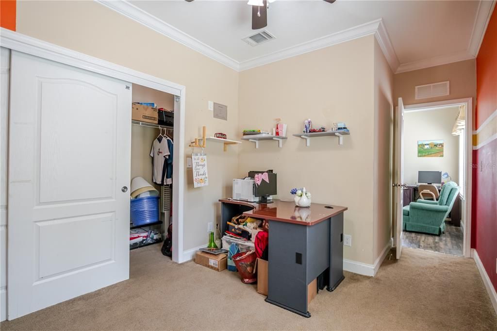 合同活跃: $425,000 (4 贝兹, 3 浴室, 2192 平方英尺)