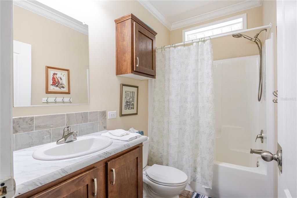 合同活跃: $425,000 (4 贝兹, 3 浴室, 2192 平方英尺)