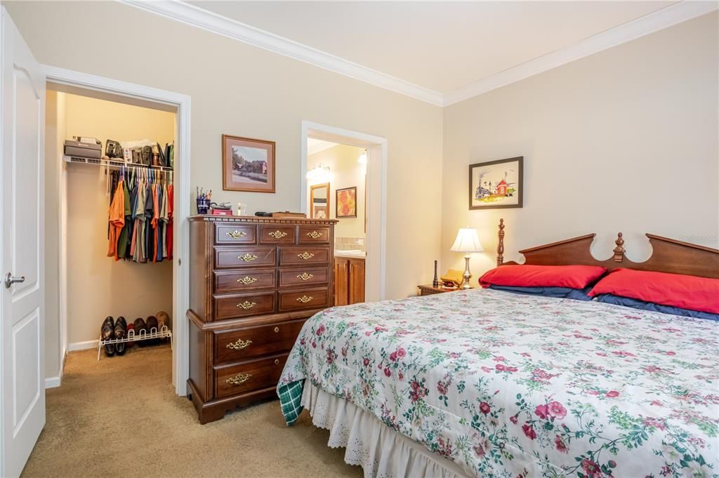 合同活跃: $425,000 (4 贝兹, 3 浴室, 2192 平方英尺)