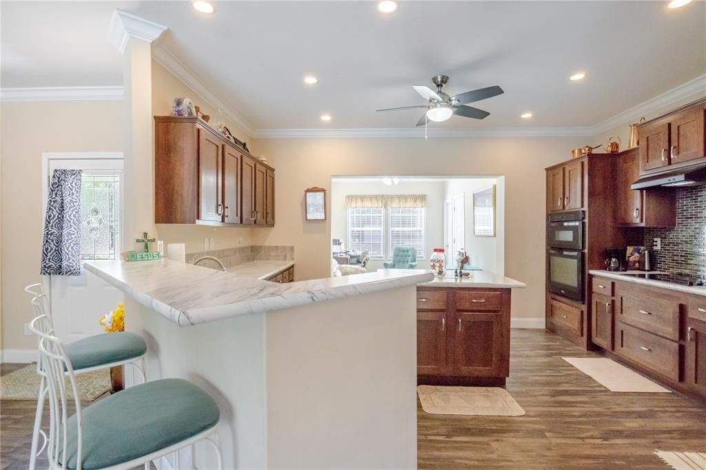 合同活跃: $425,000 (4 贝兹, 3 浴室, 2192 平方英尺)