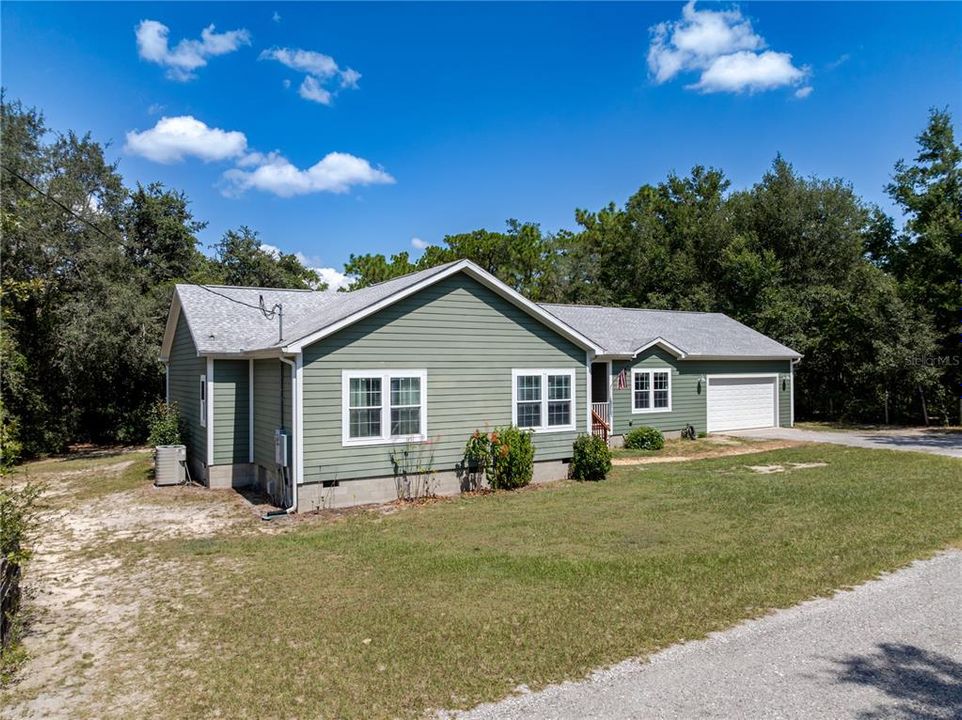 合同活跃: $425,000 (4 贝兹, 3 浴室, 2192 平方英尺)