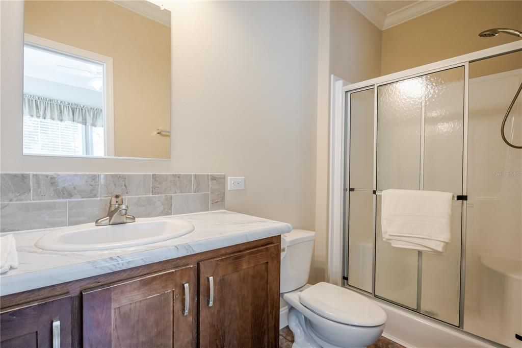 合同活跃: $425,000 (4 贝兹, 3 浴室, 2192 平方英尺)