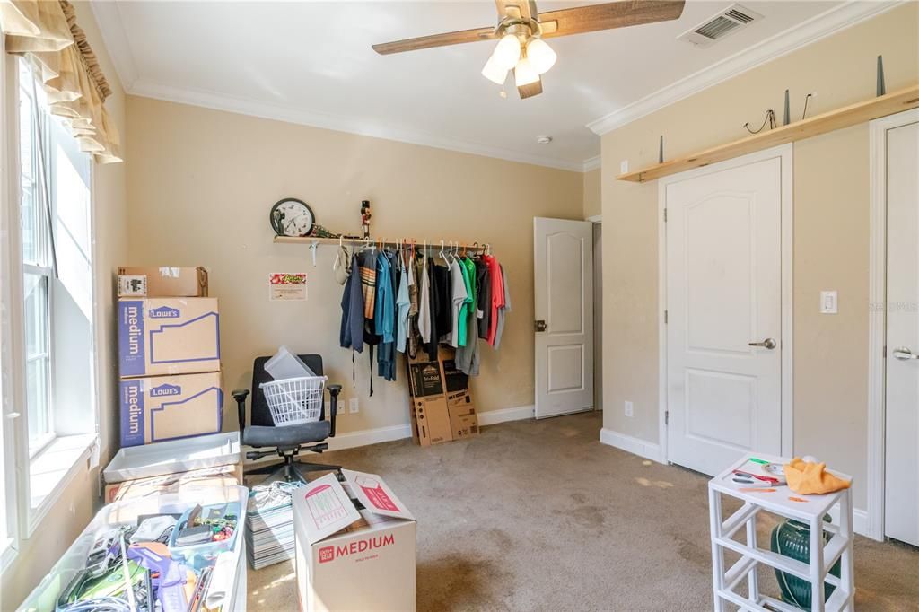 合同活跃: $425,000 (4 贝兹, 3 浴室, 2192 平方英尺)