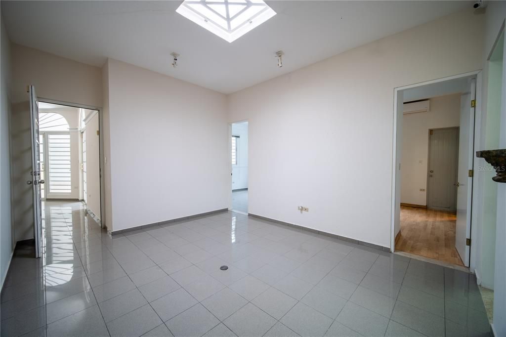 待售: $1,195,000 (5 贝兹, 4 浴室, 0 平方英尺)