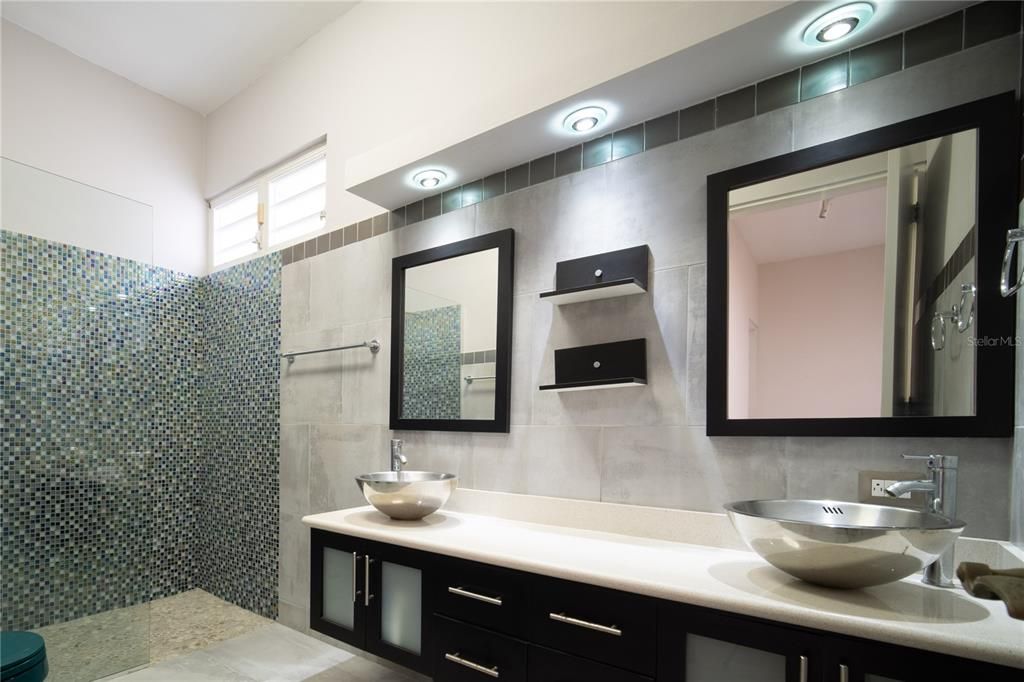 待售: $1,195,000 (5 贝兹, 4 浴室, 0 平方英尺)