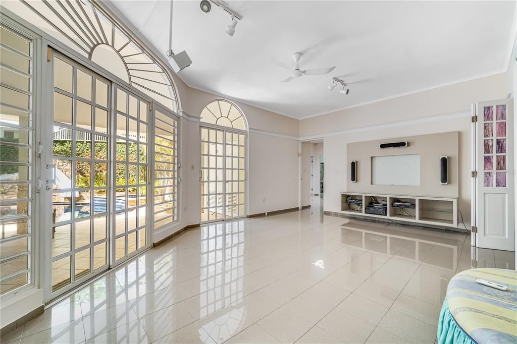 待售: $1,195,000 (5 贝兹, 4 浴室, 0 平方英尺)