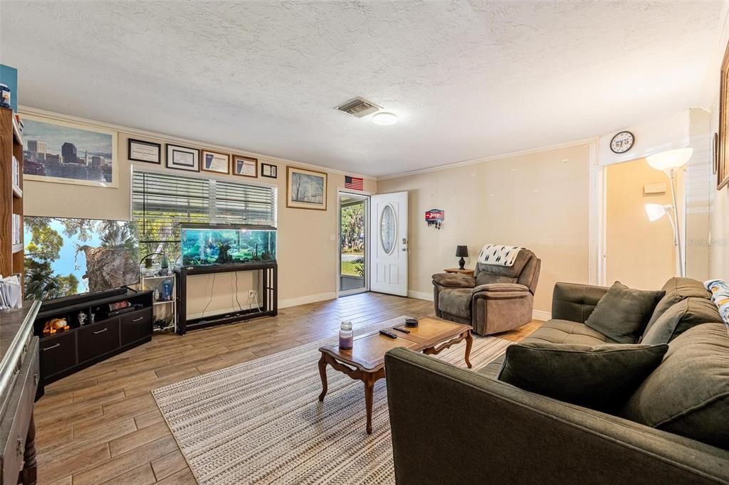 For Sale: $280,000 (3 beds, 2 baths, 1232 Square Feet)