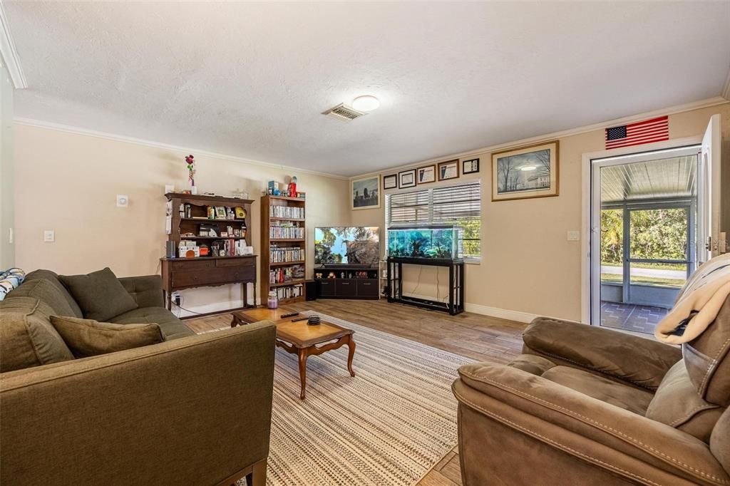 For Sale: $280,000 (3 beds, 2 baths, 1232 Square Feet)