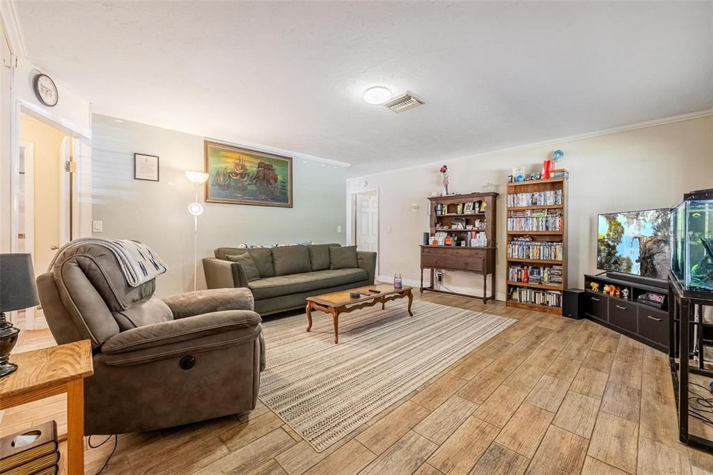 For Sale: $280,000 (3 beds, 2 baths, 1232 Square Feet)