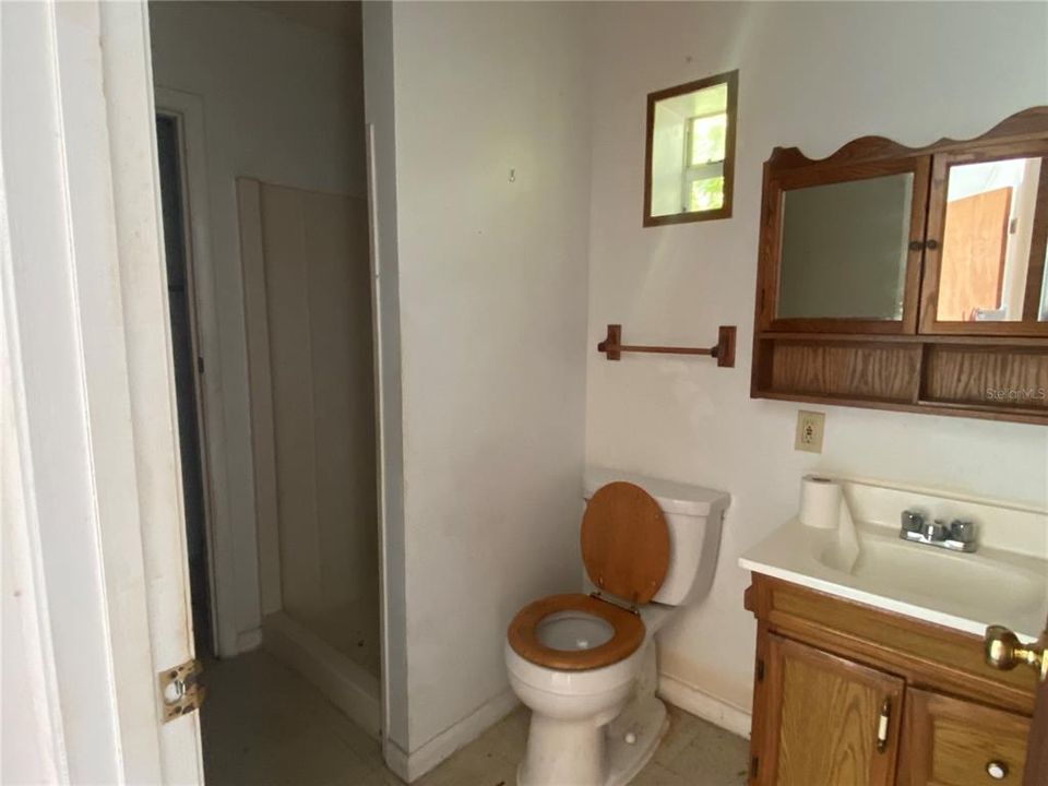 For Sale: $500,000 (2 beds, 1 baths, 2033 Square Feet)