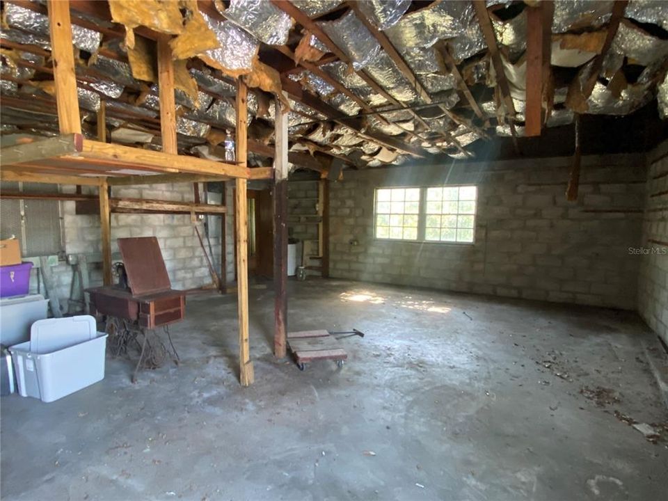 For Sale: $500,000 (2 beds, 1 baths, 2033 Square Feet)