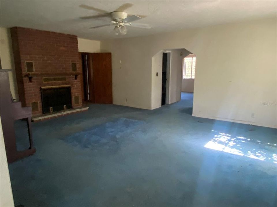 For Sale: $500,000 (2 beds, 1 baths, 2033 Square Feet)