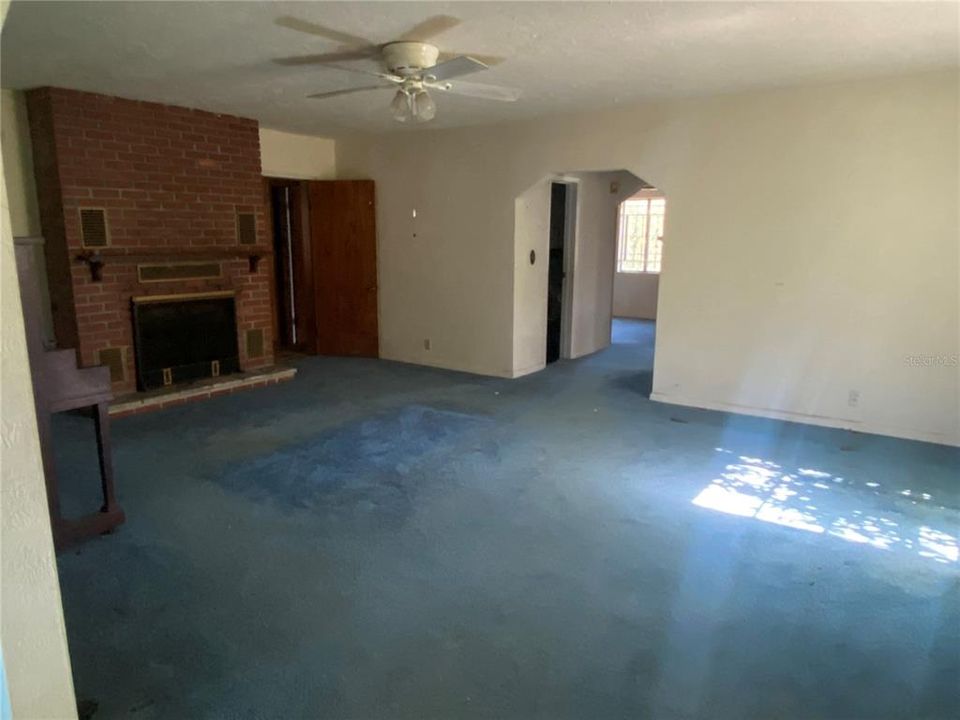 For Sale: $500,000 (2 beds, 1 baths, 2033 Square Feet)