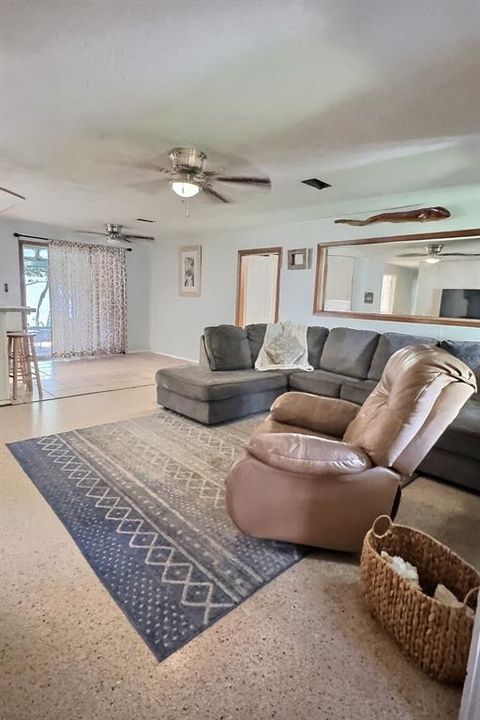 На продажу: $649,500 (3 спален, 2 ванн, 1366 Квадратных фут)