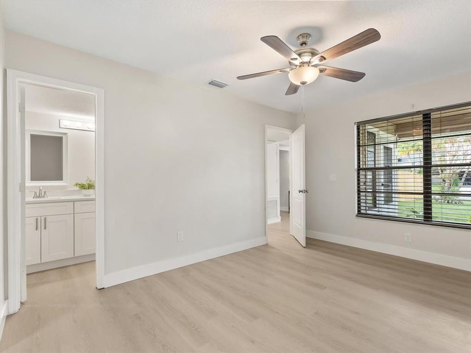 Под контрактом: $419,000 (3 спален, 2 ванн, 1660 Квадратных фут)