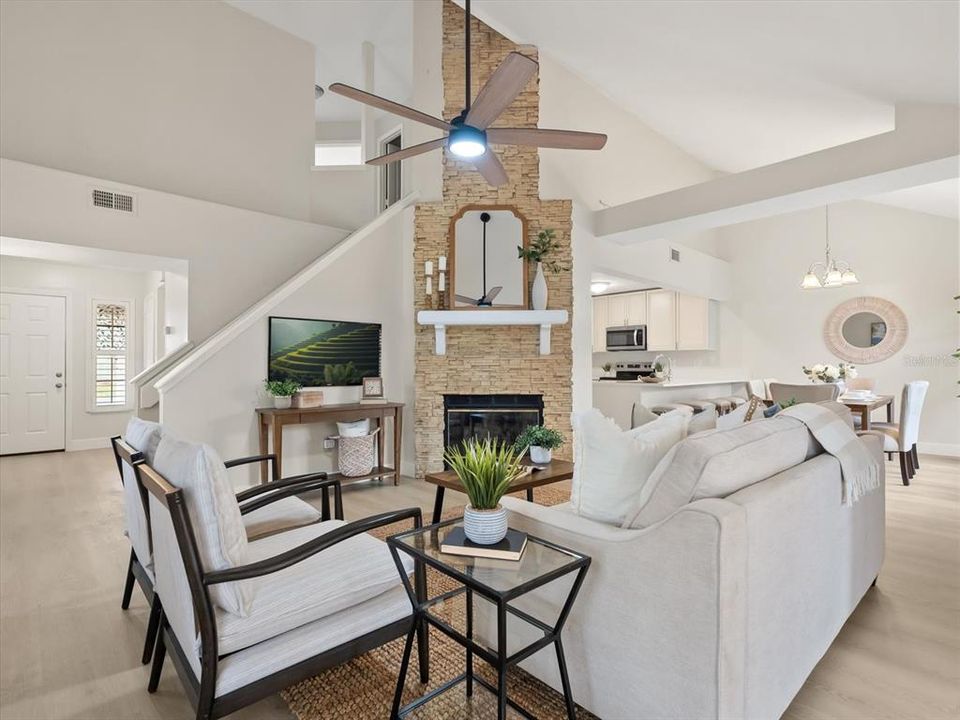 Под контрактом: $419,000 (3 спален, 2 ванн, 1660 Квадратных фут)