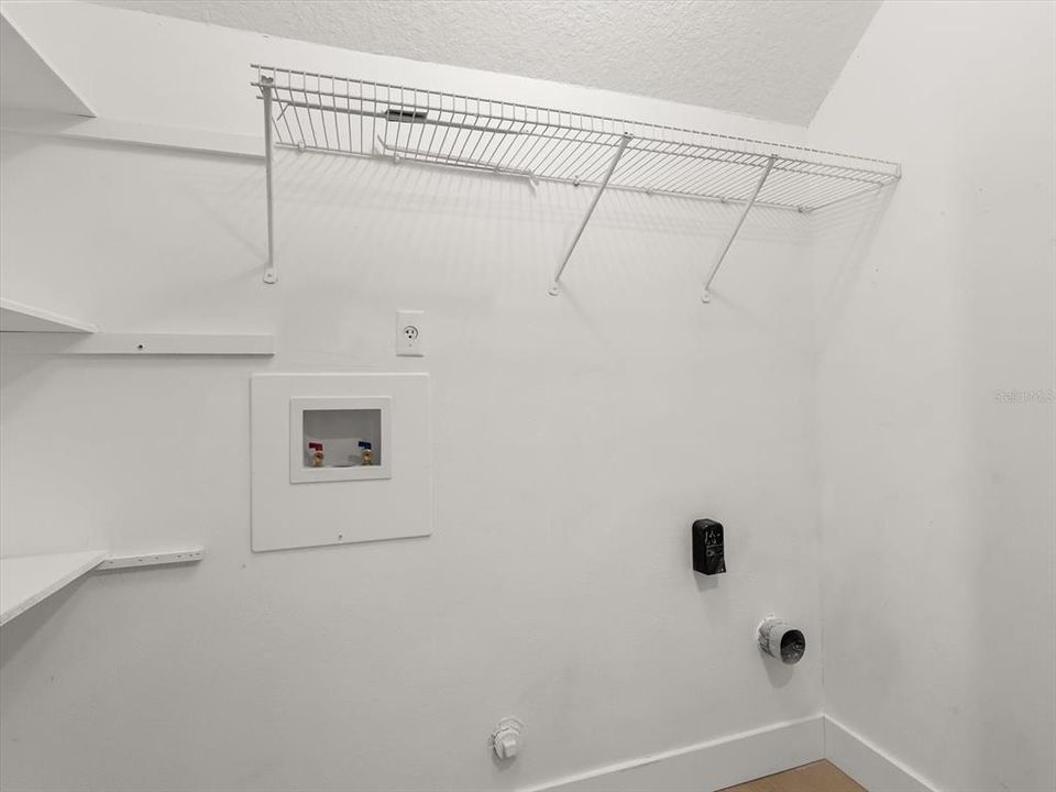 Под контрактом: $419,000 (3 спален, 2 ванн, 1660 Квадратных фут)