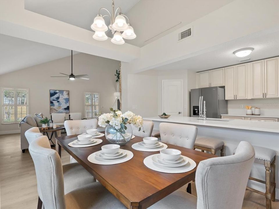 Под контрактом: $419,000 (3 спален, 2 ванн, 1660 Квадратных фут)