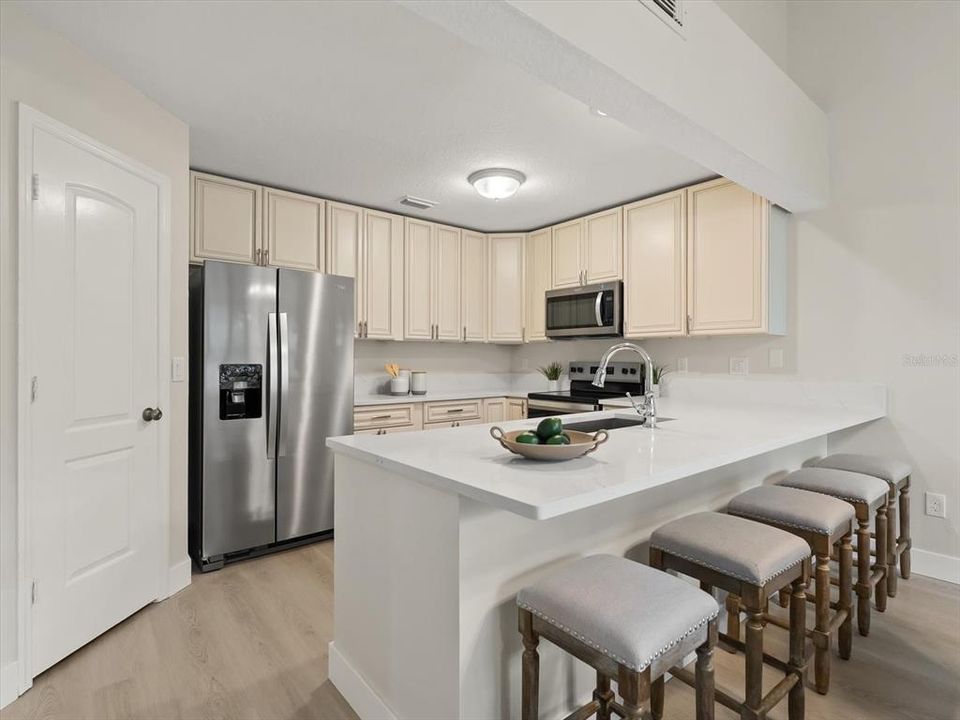 Под контрактом: $419,000 (3 спален, 2 ванн, 1660 Квадратных фут)