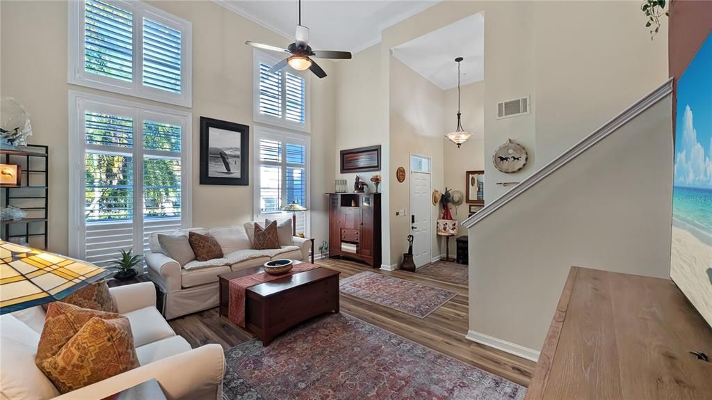 Под контрактом: $595,000 (3 спален, 2 ванн, 1890 Квадратных фут)