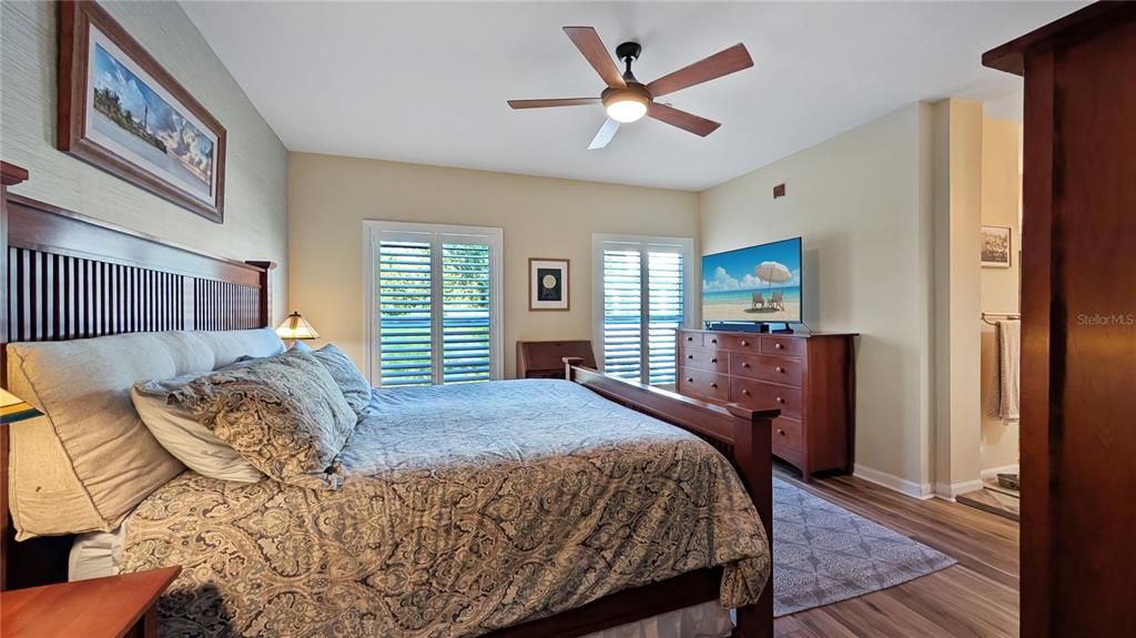 Под контрактом: $595,000 (3 спален, 2 ванн, 1890 Квадратных фут)