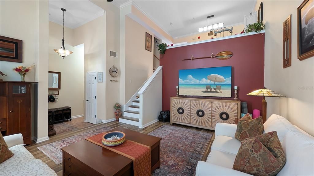 Под контрактом: $595,000 (3 спален, 2 ванн, 1890 Квадратных фут)