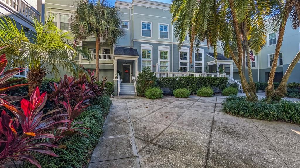 Под контрактом: $595,000 (3 спален, 2 ванн, 1890 Квадратных фут)