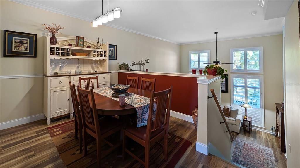 Под контрактом: $595,000 (3 спален, 2 ванн, 1890 Квадратных фут)