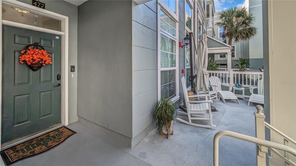 Под контрактом: $595,000 (3 спален, 2 ванн, 1890 Квадратных фут)