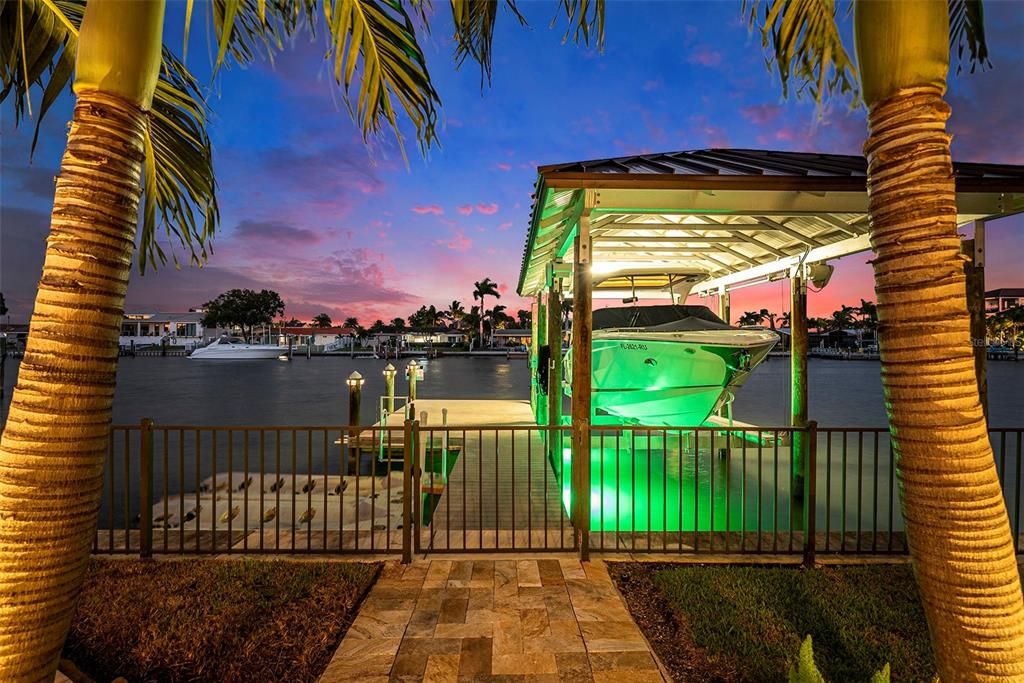 На продажу: $3,890,000 (3 спален, 3 ванн, 4509 Квадратных фут)