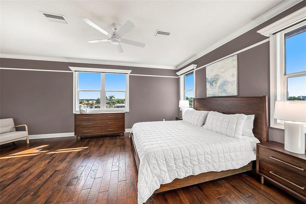 На продажу: $3,890,000 (3 спален, 3 ванн, 4509 Квадратных фут)