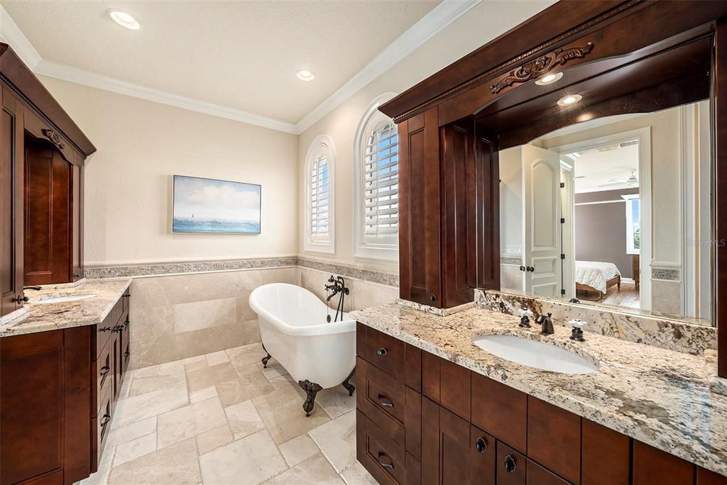 На продажу: $3,890,000 (3 спален, 3 ванн, 4509 Квадратных фут)