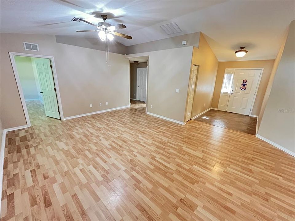 En Renta: $2,000 (3 camas, 2 baños, 1623 Pies cuadrados)