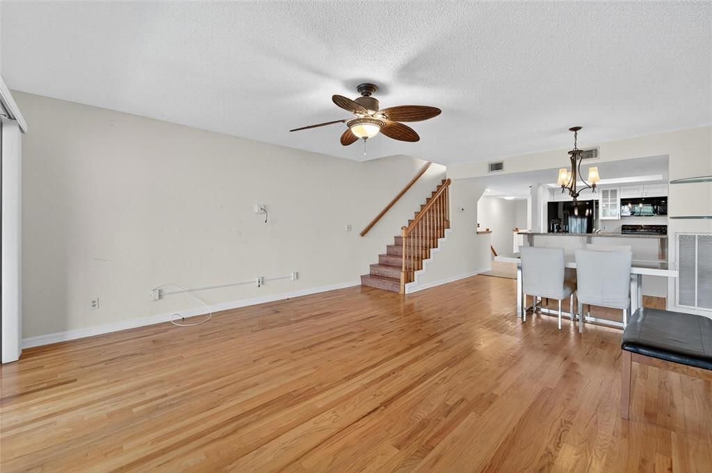 На продажу: $375,000 (3 спален, 3 ванн, 1998 Квадратных фут)