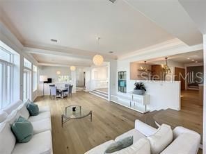 出租: $19,900 (9 贝兹, 10 浴室, 9279 平方英尺)