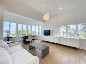 出租: $19,900 (9 贝兹, 10 浴室, 9279 平方英尺)