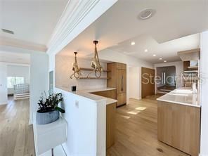 出租: $19,900 (9 贝兹, 10 浴室, 9279 平方英尺)