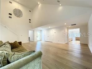 出租: $19,900 (9 贝兹, 10 浴室, 9279 平方英尺)