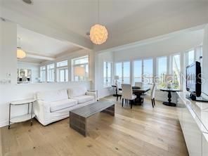 出租: $19,900 (9 贝兹, 10 浴室, 9279 平方英尺)